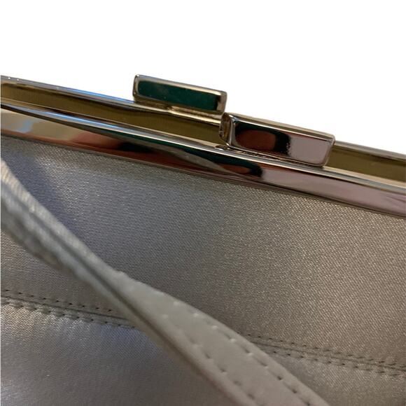 Nine West - small evening bag, silver metallic material, EUC - Picture 8 of 10